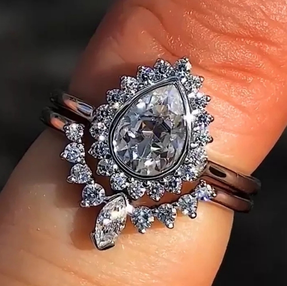 Pear Teardrop 925 Sterling Silver Prong Ring Set - Picture 3 of 10